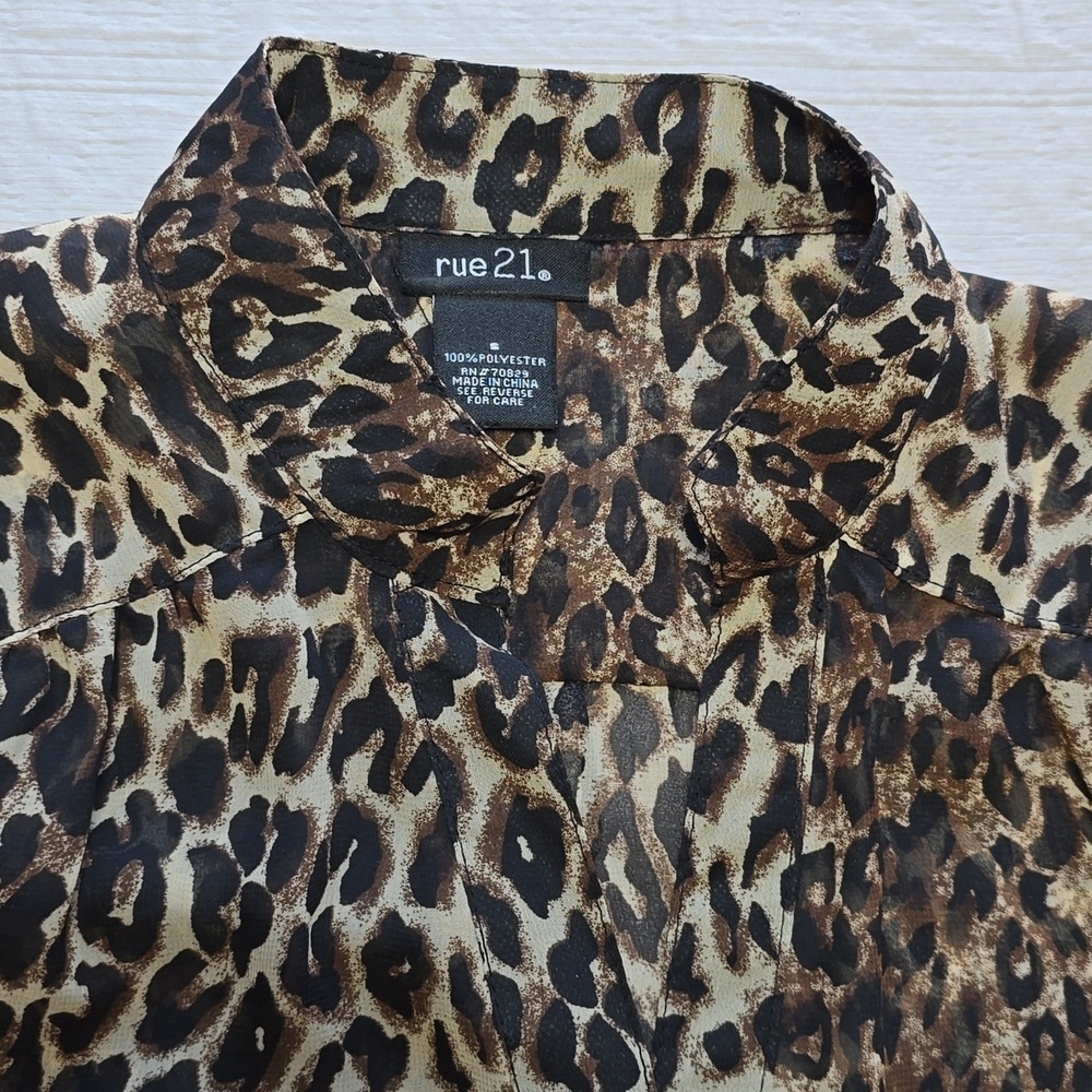 Rue21 Leopard Print Blouse Womens's Size S - Picture 3 of 13